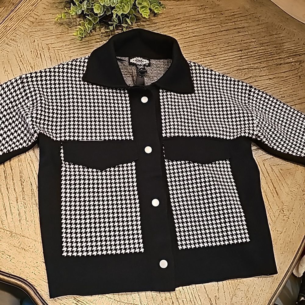 Black and white oversized jacket size M NWT